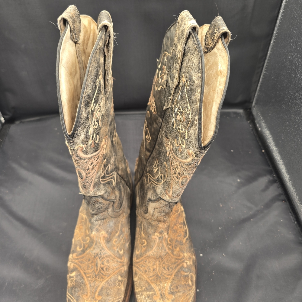 Circle G Distressed Leather Boots
